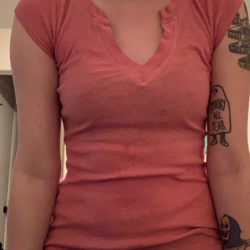 Energie coral pink v-neck